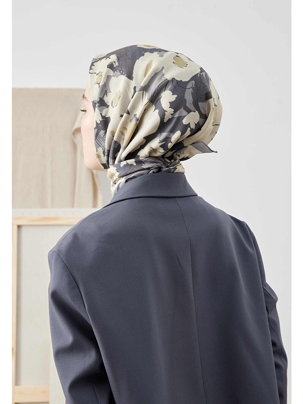 Gri Multı Flower Desen Pamuk İpek Eşarp Gümüş-3