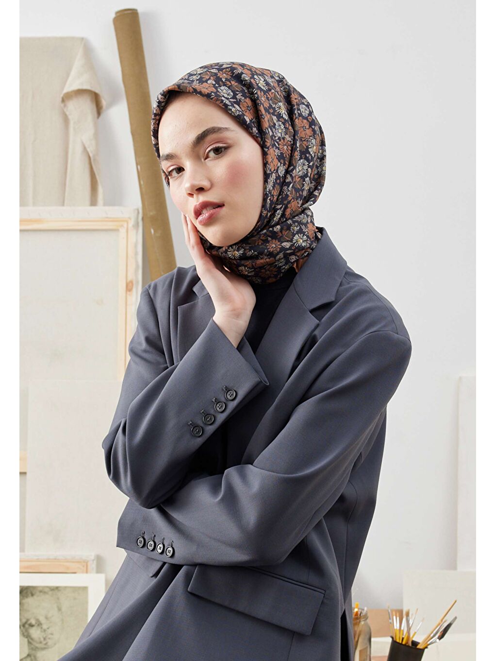 Bloomıng Garden Desen Pamuk İpek Eşarp Siyah-2