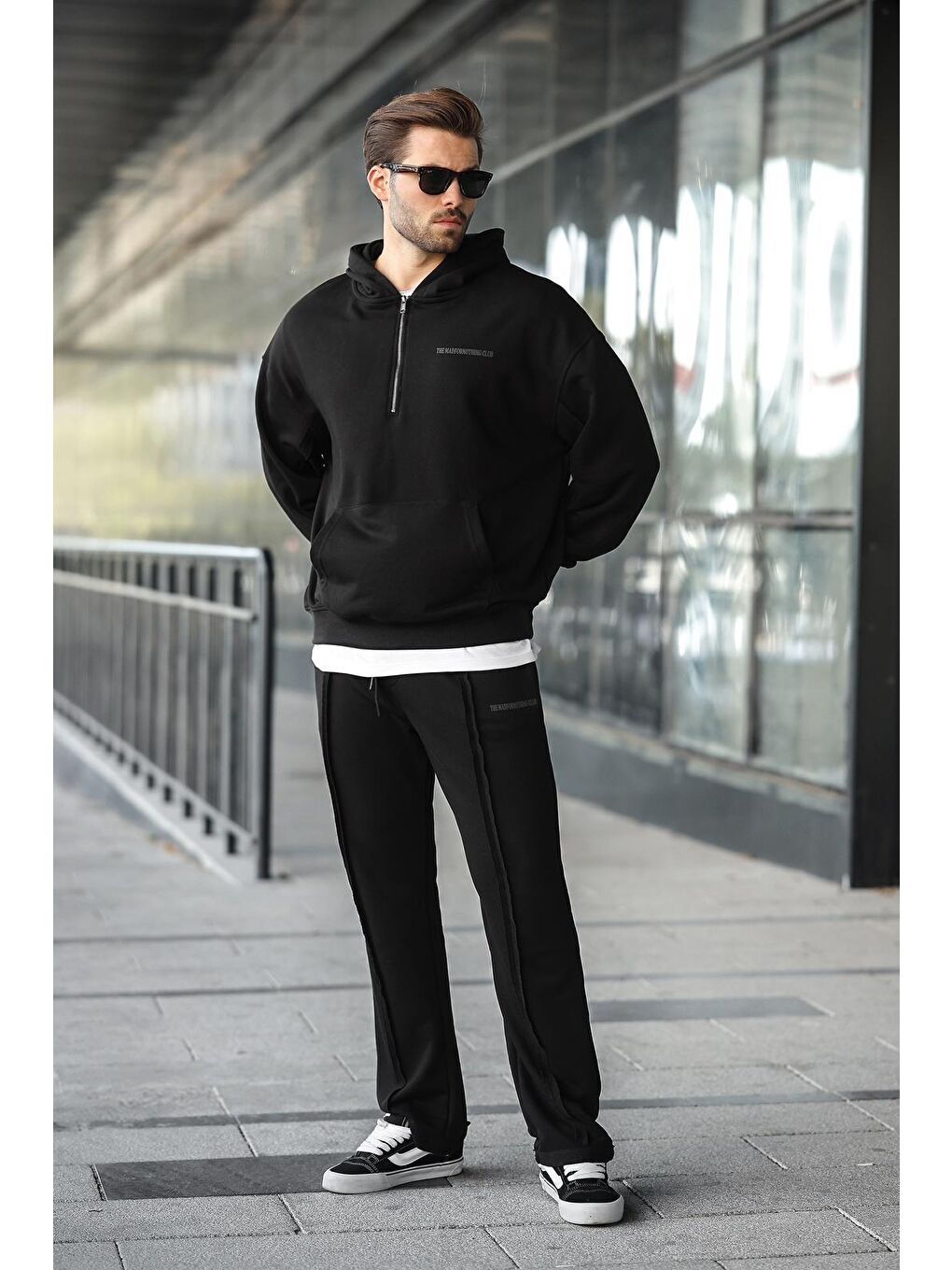 Siyah Yarım Fermuarlı Kapüşonlu Erkek Eşofman Takımı E7332-2