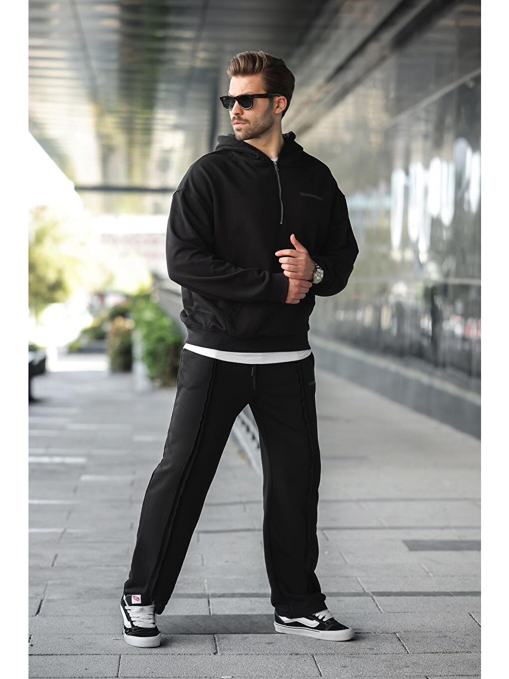 Siyah Yarım Fermuarlı Kapüşonlu Erkek Eşofman Takımı E7332-3