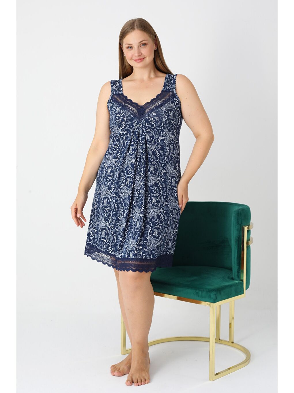 Büyük Beden Lacivert Desenli Askılı Dantelli V Yaka Elastanlı Viskon Gecelik-1