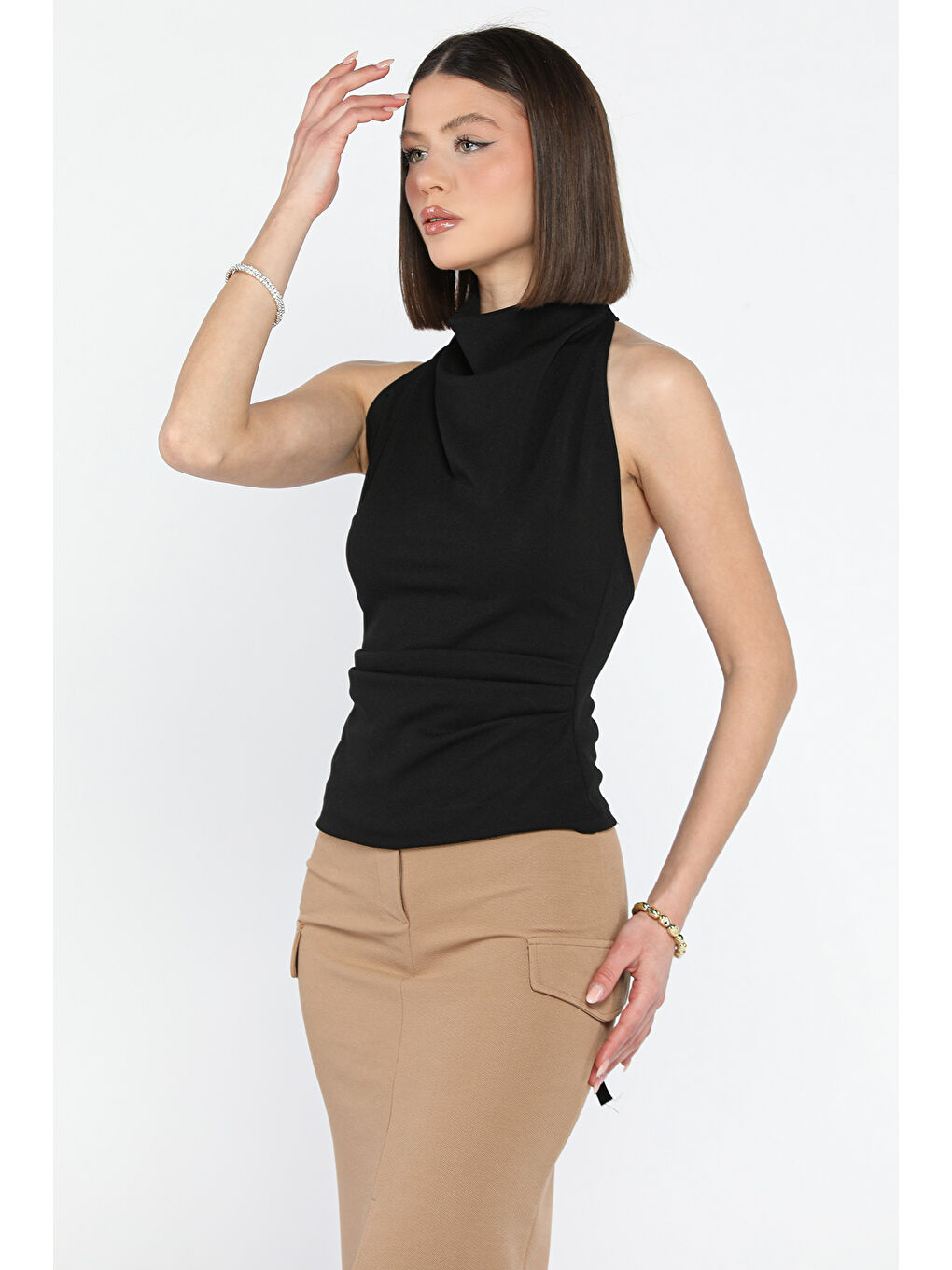 Siyah Sırt Dekolteli Kemer Detaylı Drapeli Kadın Bluz-2