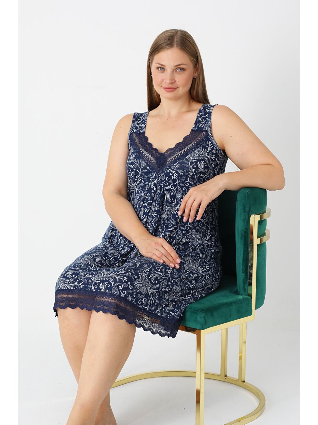 Büyük Beden Lacivert Desenli Askılı Dantelli V Yaka Elastanlı Viskon Gecelik-2