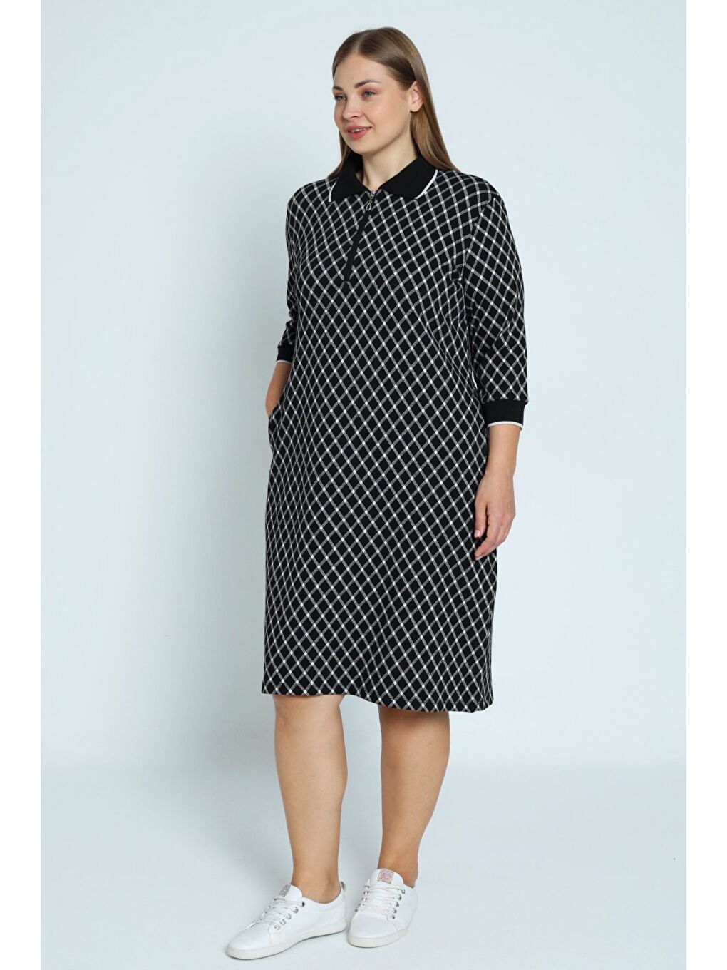 Siyah Kadın Büyük Beden Ekose Desenli Truvakar Kollu Cepli Yakası Fermuarlı Elastanlı Jakarlı Elbise-2