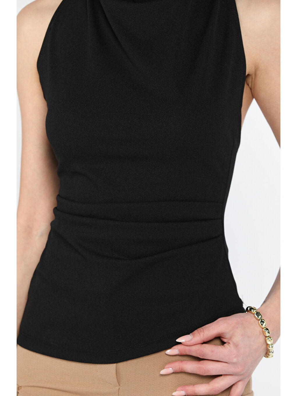 Siyah Sırt Dekolteli Kemer Detaylı Drapeli Kadın Bluz-4