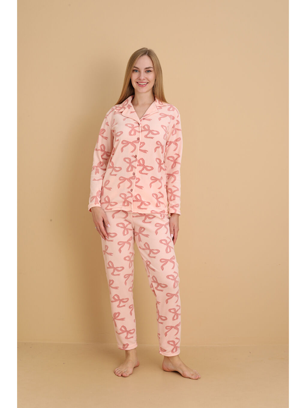 Pembe Önden Düğmeli Desenli Kışlık Polar Kadın Pijama Takımı 1620