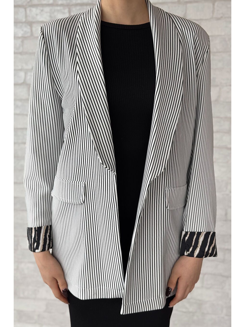 Beyaz Kadın Çizgili Kol Detaylı Blazer Ceket-2