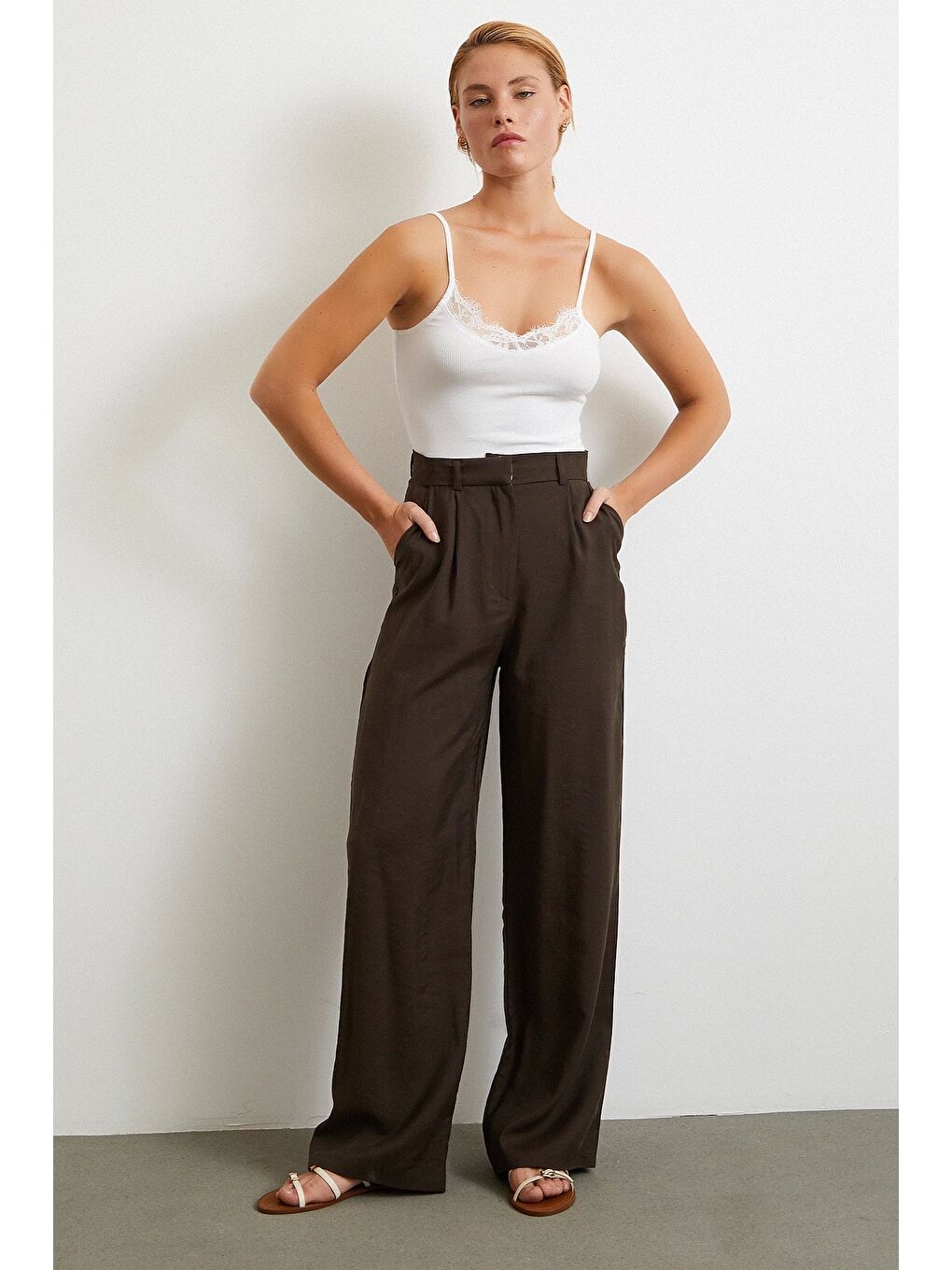 Dantel Detaylı Askılı Top Beyaz-1