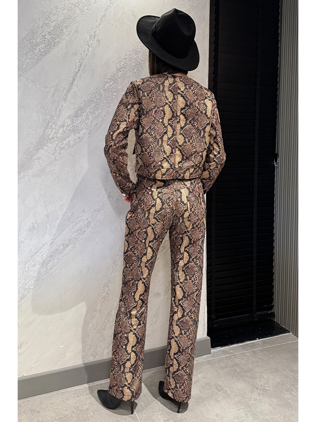 Bej Kendinden Desenli Kadın Ceket Pantolon İkili Takım-3