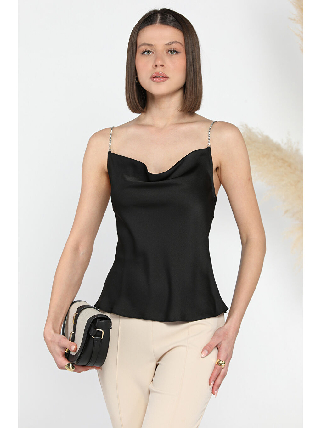 Siyah Taş Detaylı Dekolteli Kadın Bluz-1