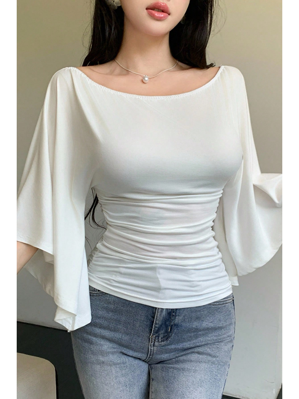 Kadın Beyaz Kayık Yaka Flare Kol Drapeli Fit Bluz-3