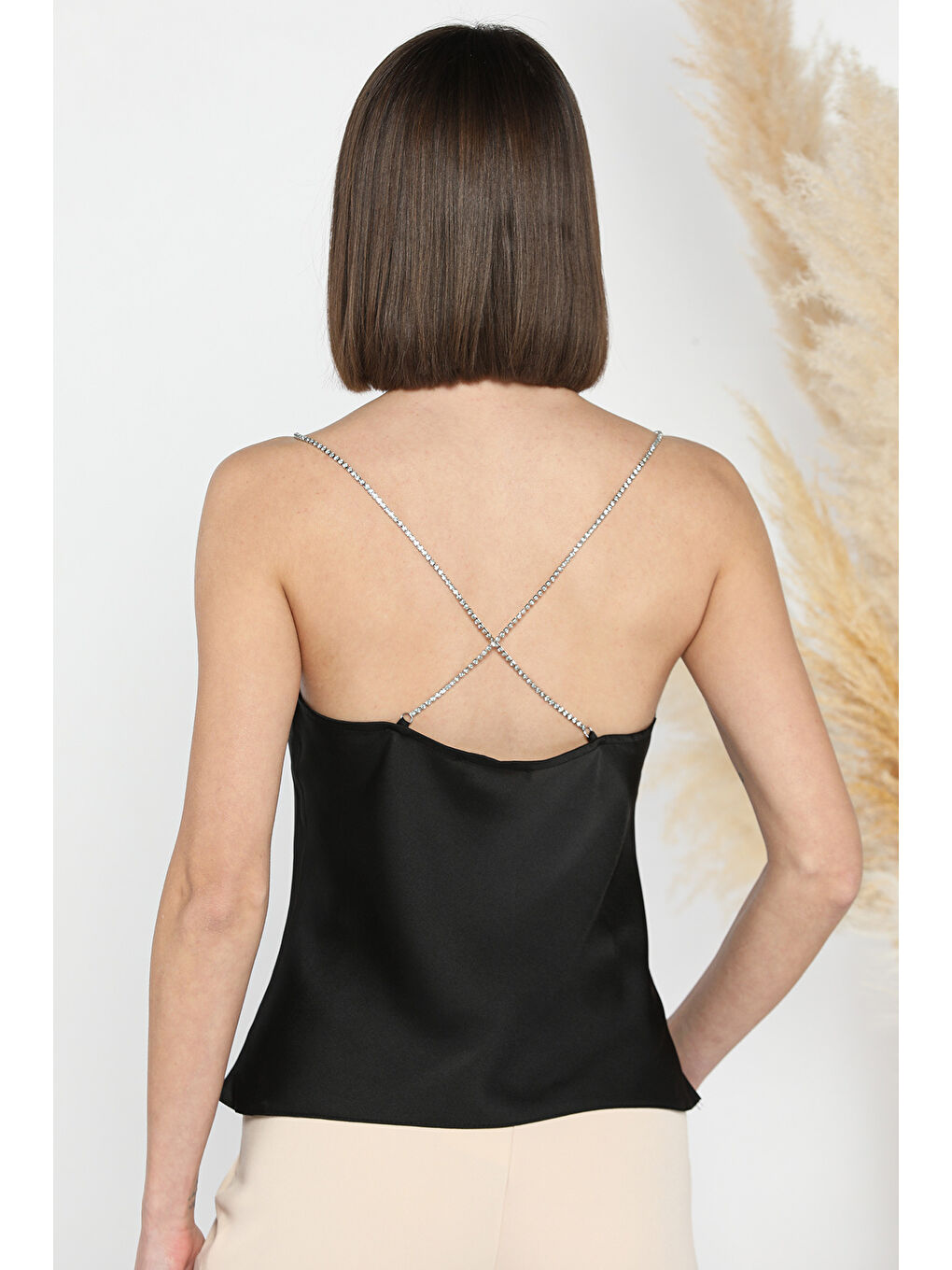 Siyah Taş Detaylı Dekolteli Kadın Bluz-4