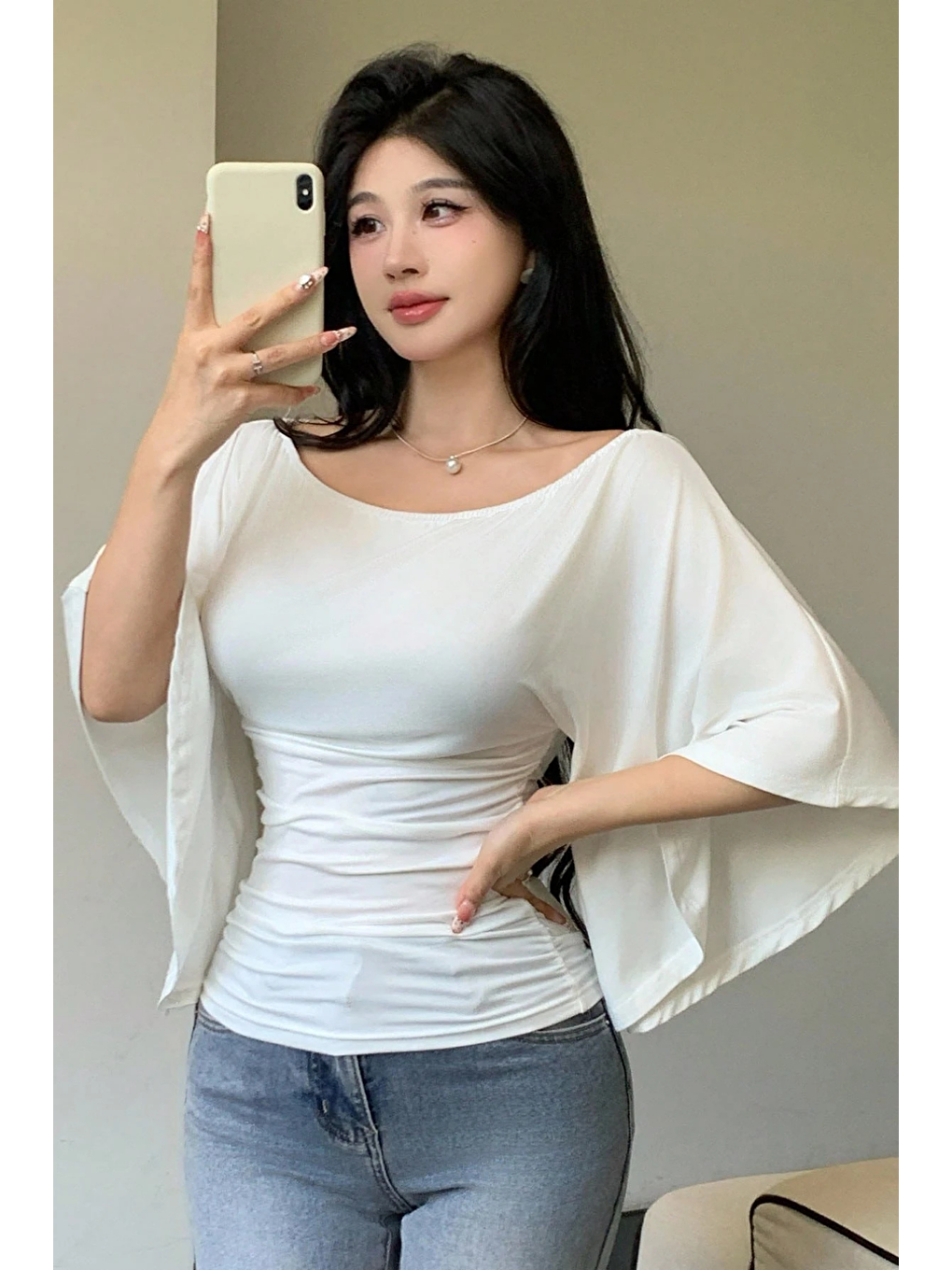 Kadın Beyaz Kayık Yaka Flare Kol Drapeli Fit Bluz-4