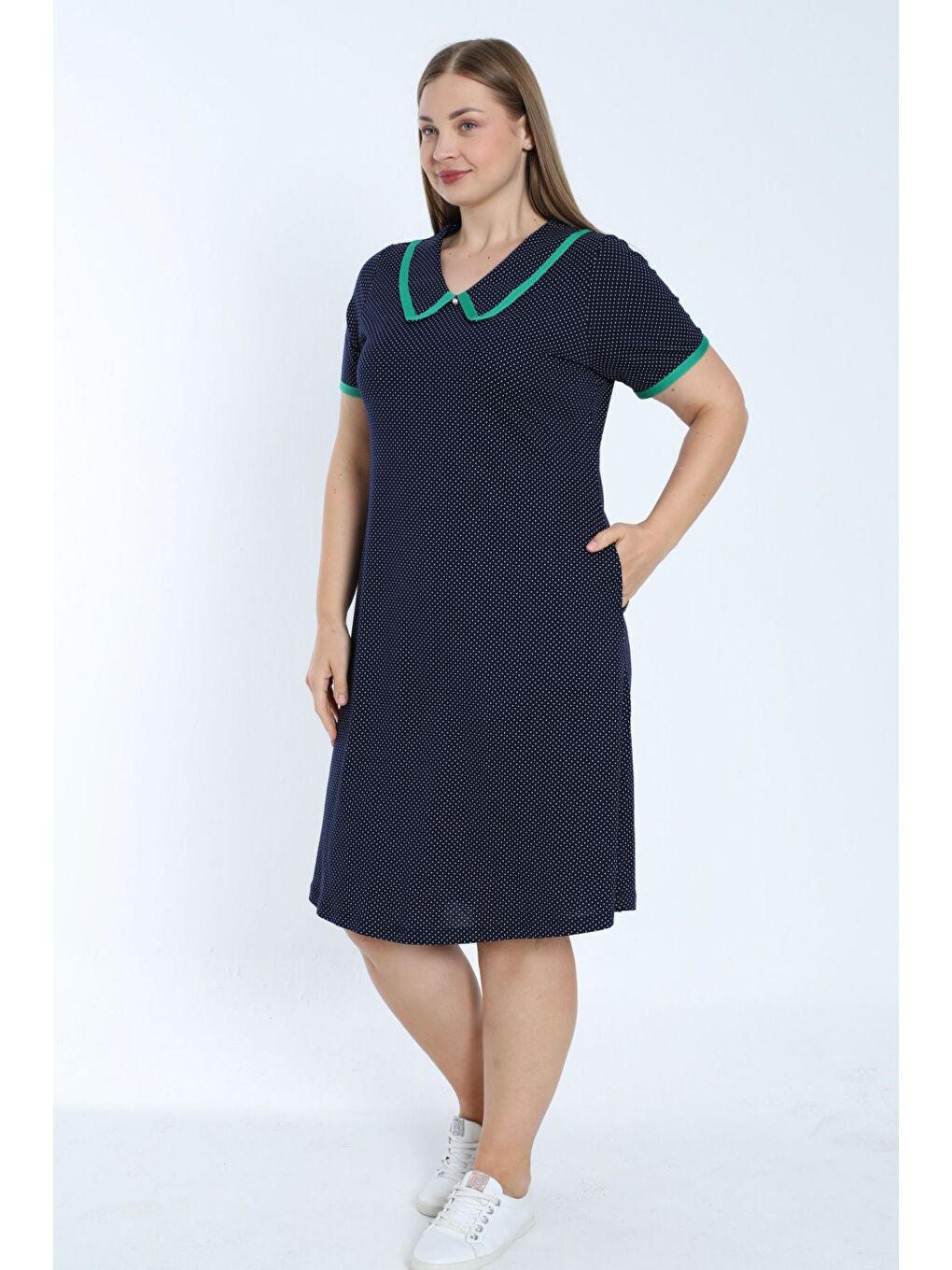 Kadın Lacivert Puantiyeli Biyeli Cepli Büyük Beden Kısa Kollu Pamuklu Elbise-3