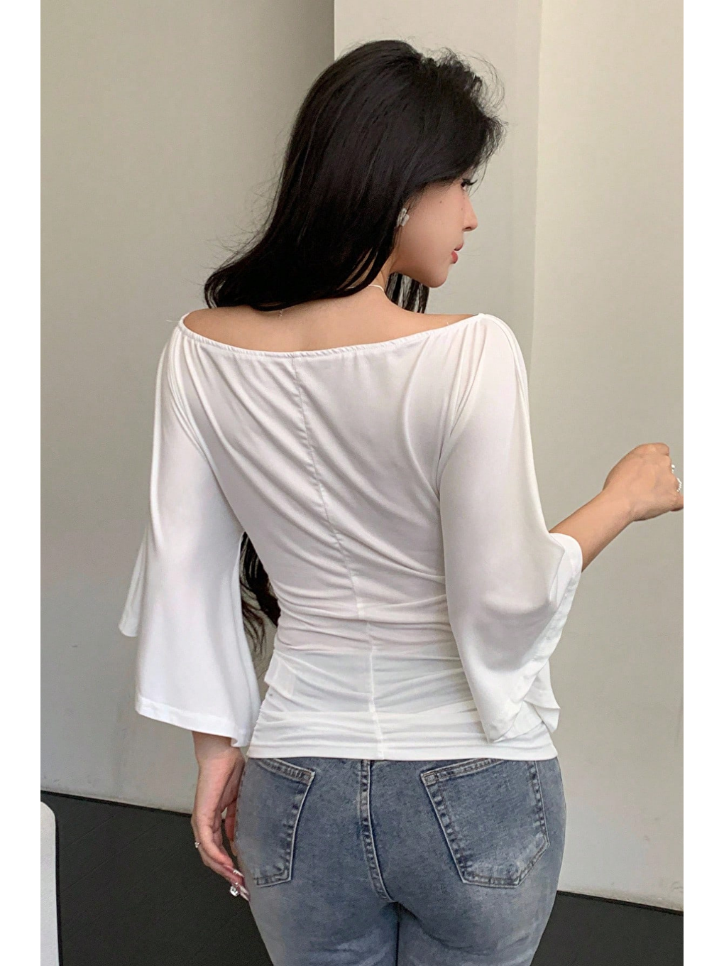Kadın Beyaz Kayık Yaka Flare Kol Drapeli Fit Bluz-5