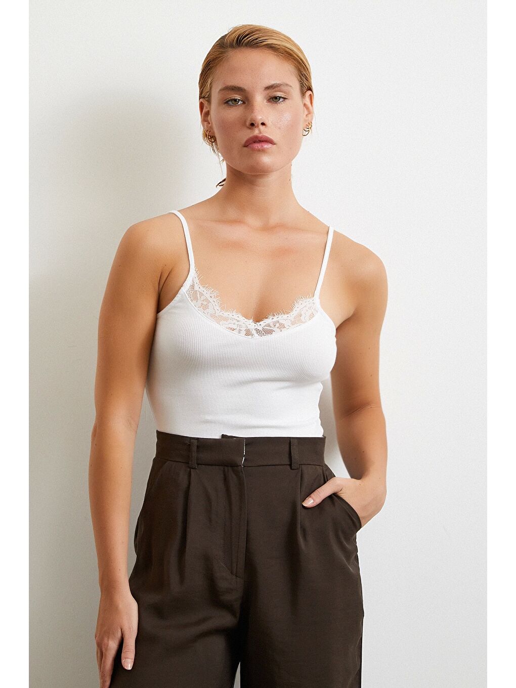 Dantel Detaylı Askılı Top Beyaz-2