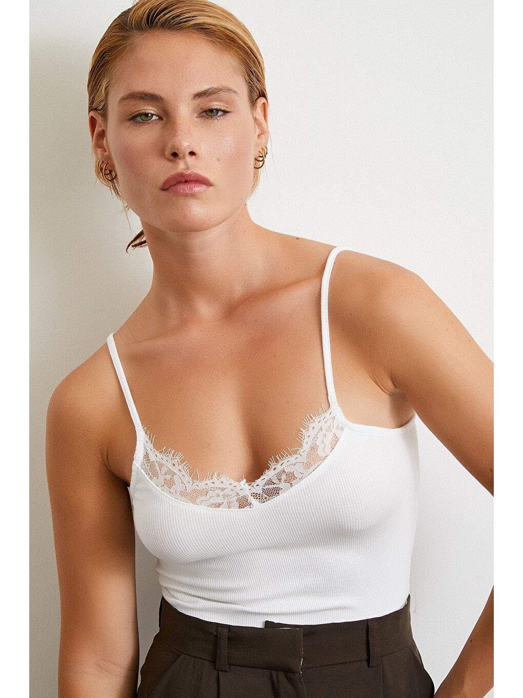 Dantel Detaylı Askılı Top Beyaz-3