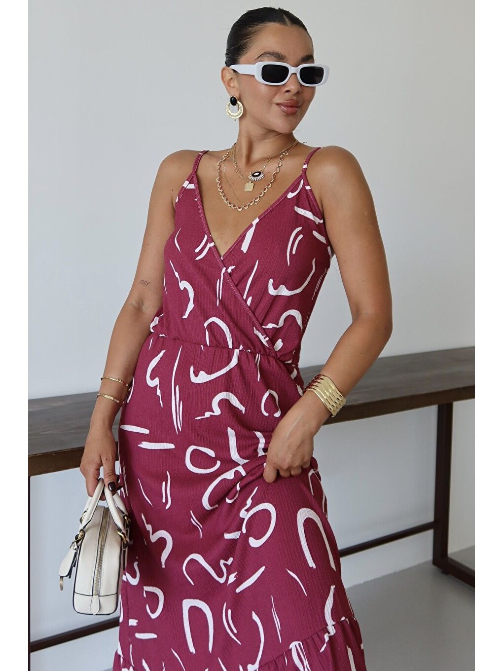 Kadın Bordo Desenli Kruvaze Maxi Boy Askılı Krinkıl Elbise-2