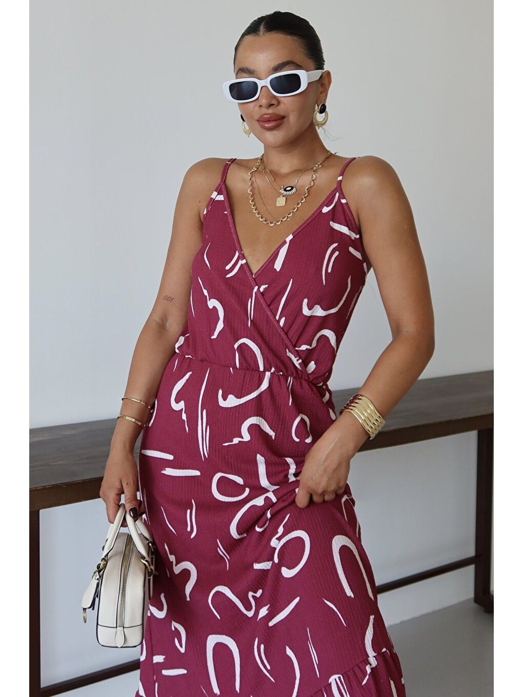Kadın Bordo Desenli Kruvaze Maxi Boy Askılı Krinkıl Elbise-3