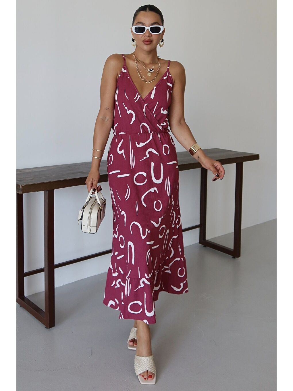 Kadın Bordo Desenli Kruvaze Maxi Boy Askılı Krinkıl Elbise-5