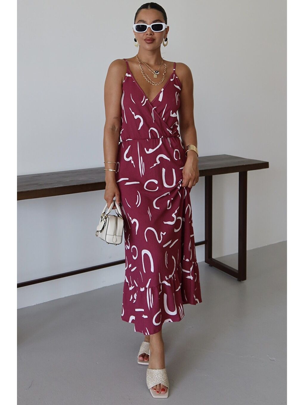 Kadın Bordo Desenli Kruvaze Maxi Boy Askılı Krinkıl Elbise-7