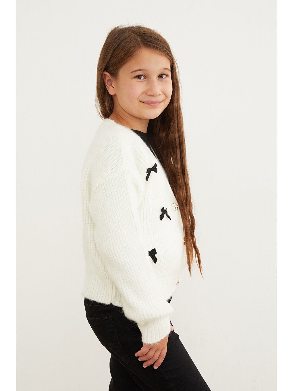 Ekru Kurdele Nakışlı Düğmeli Kız Çocuk Hırka