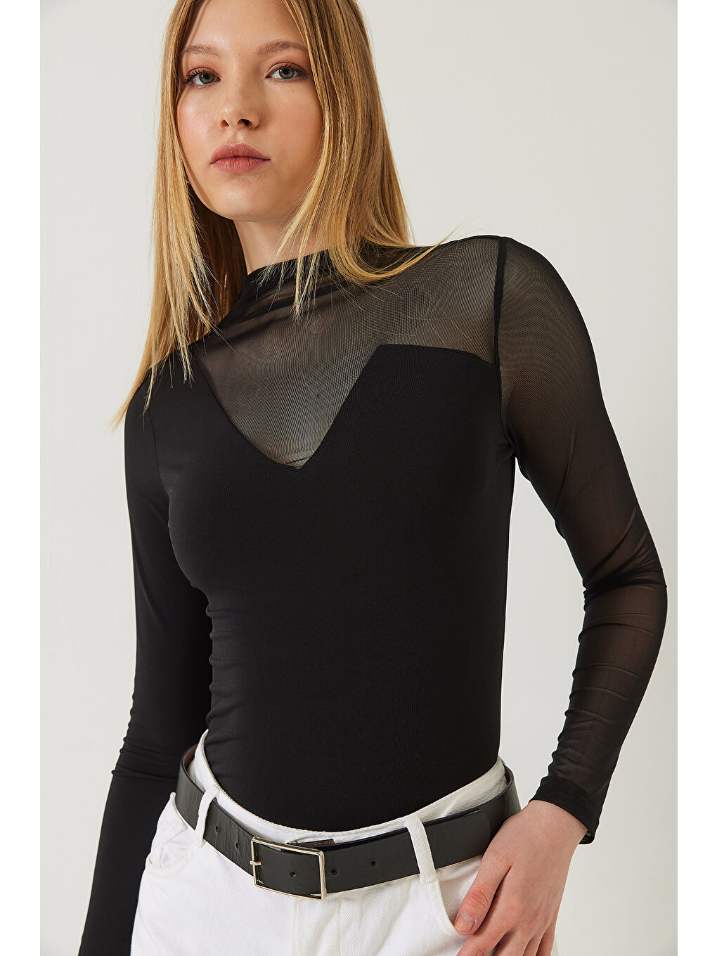 Siyah Kadın Tül Detaylı Sandy Kumaş V Yaka Bluz-2