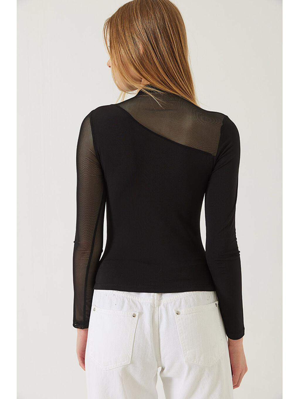 Siyah Kadın Tül Detaylı Sandy Kumaş V Yaka Bluz-4