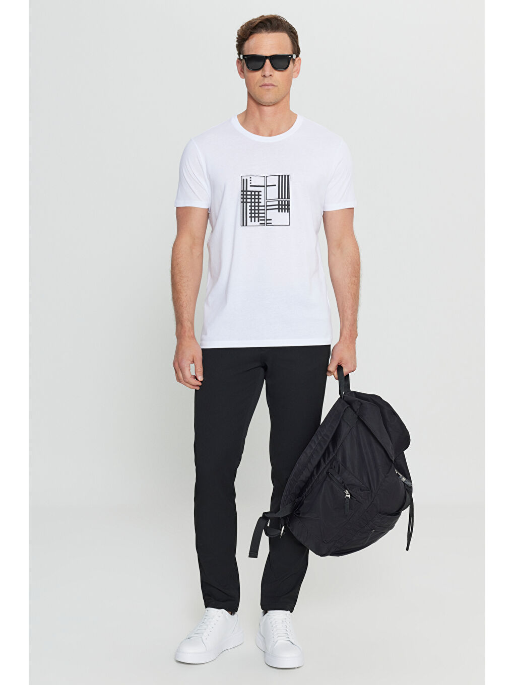 Erkek Beyaz Pamuklu Slim Fit Dar Kesim Baskılı Esnek Tişört-1