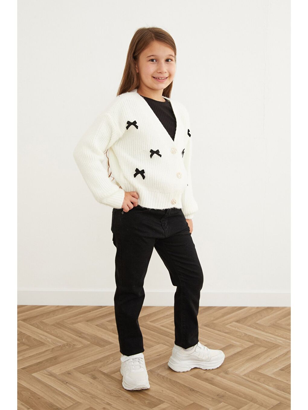 Ekru Kurdele Nakışlı Düğmeli Kız Çocuk Hırka-2