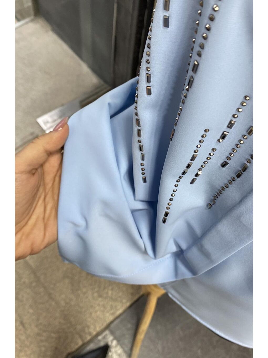 Mavi Önü Taşlı Arkası Uzun Basic İç Göstermeyen Küçük ve Büyük Beden Gömlek-1