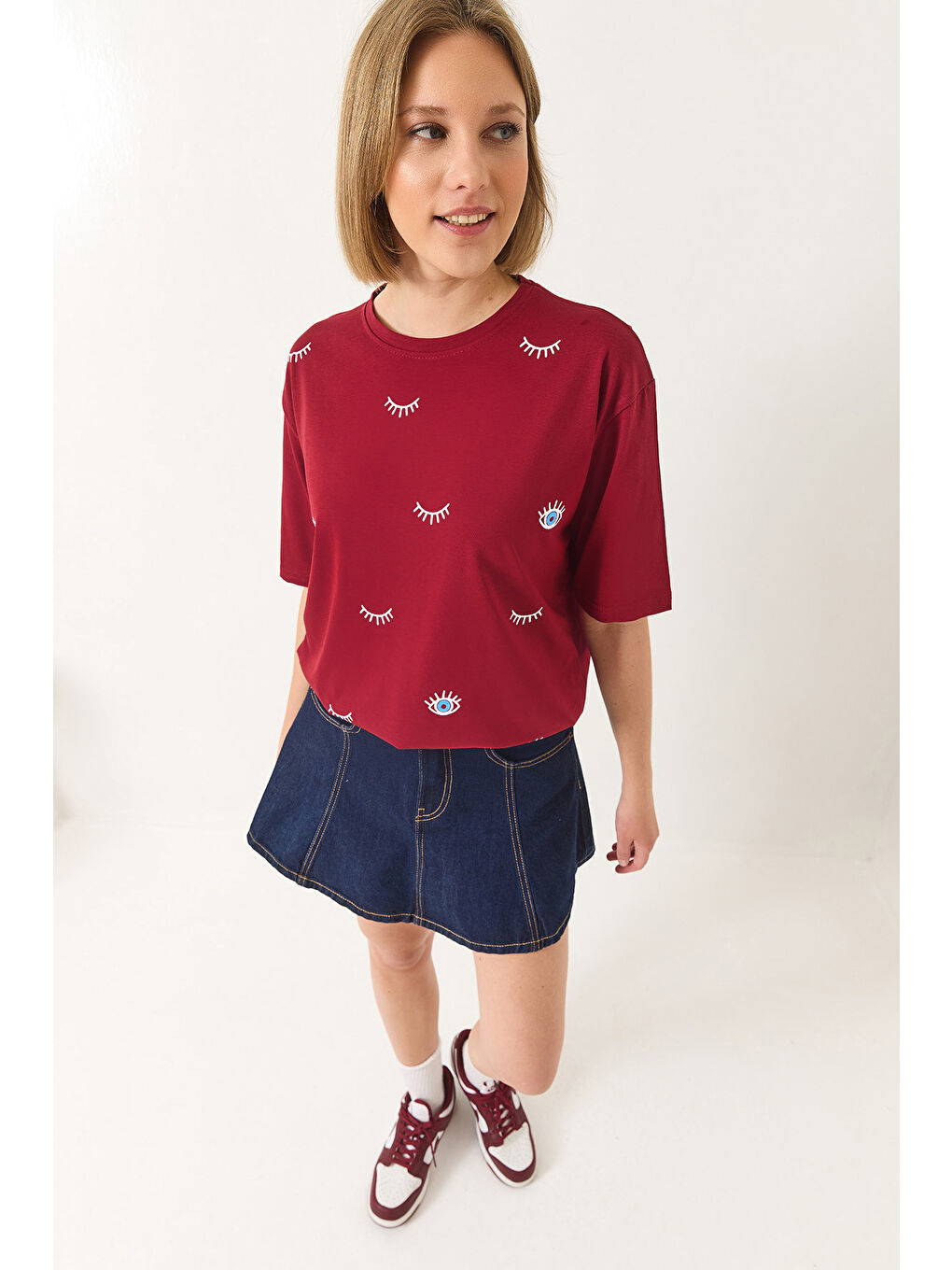 Bordo Kadın Göz Baskılı Kısa Kollu Pamuklu Oversize T-Shirt-1