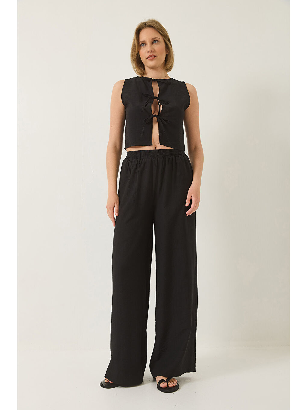Siyah Kadın Bağlama Detaylı Yelekli Yüksek Bel Pantolonlu Yazlık Alt-Üst Takım-3