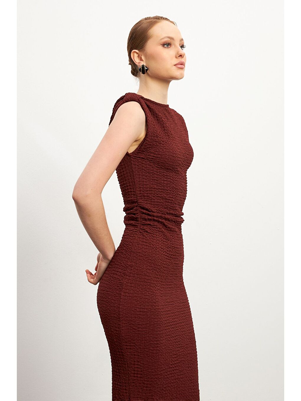 Bordo Omuz Detaylı Bel Büzgülü Bürümcük Elbise-2