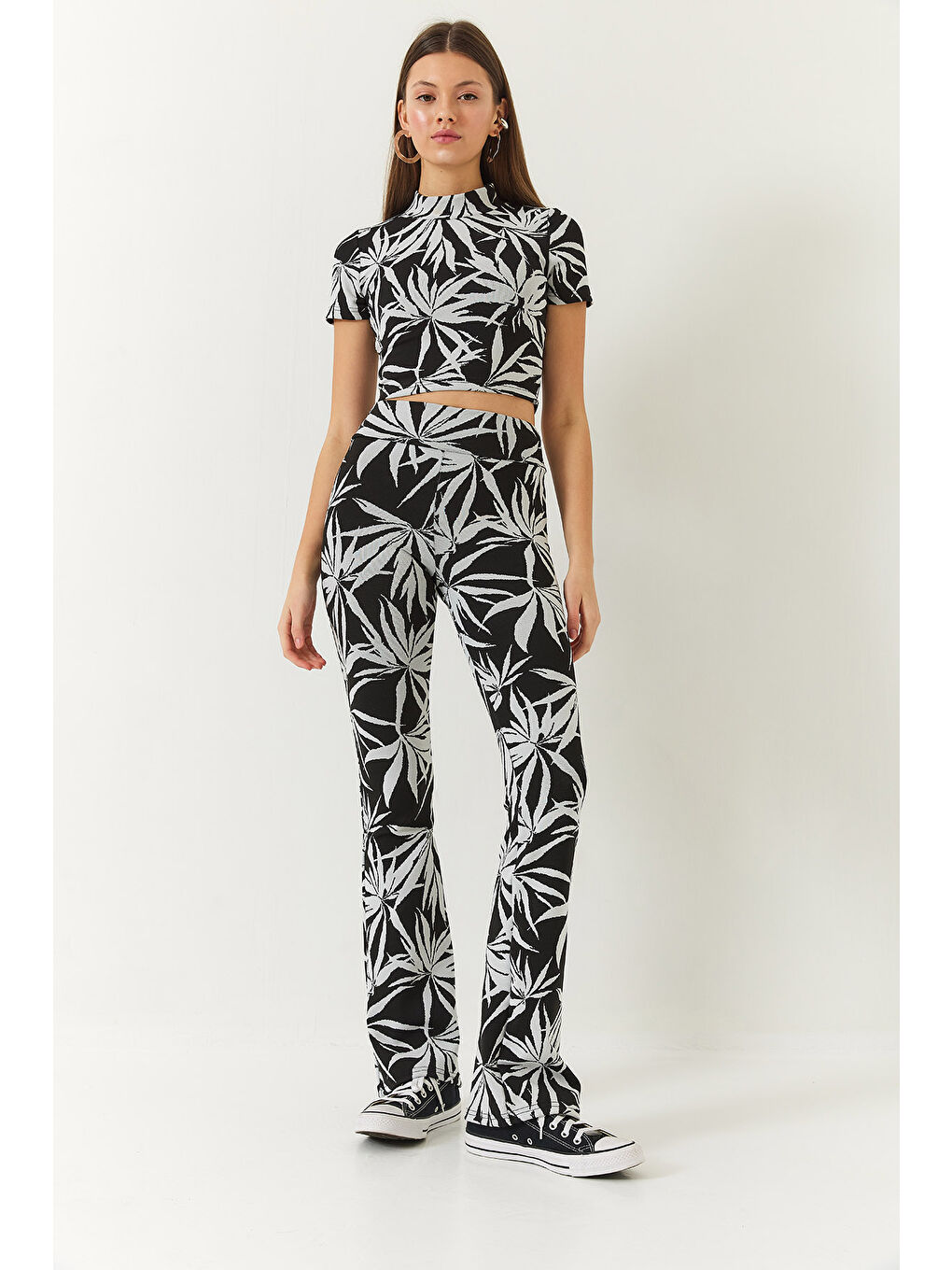 Siyah Kadın Yarım Balıkçı Yaka Kısa Kollu Crop Beli Lastikli Pantolonlu Alt-Üst Takım-3