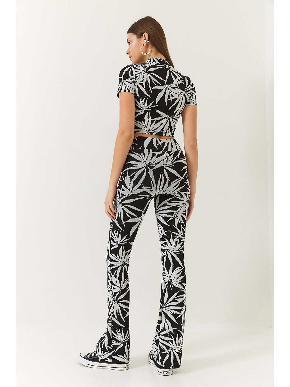 Siyah Kadın Yarım Balıkçı Yaka Kısa Kollu Crop Beli Lastikli Pantolonlu Alt-Üst Takım-5