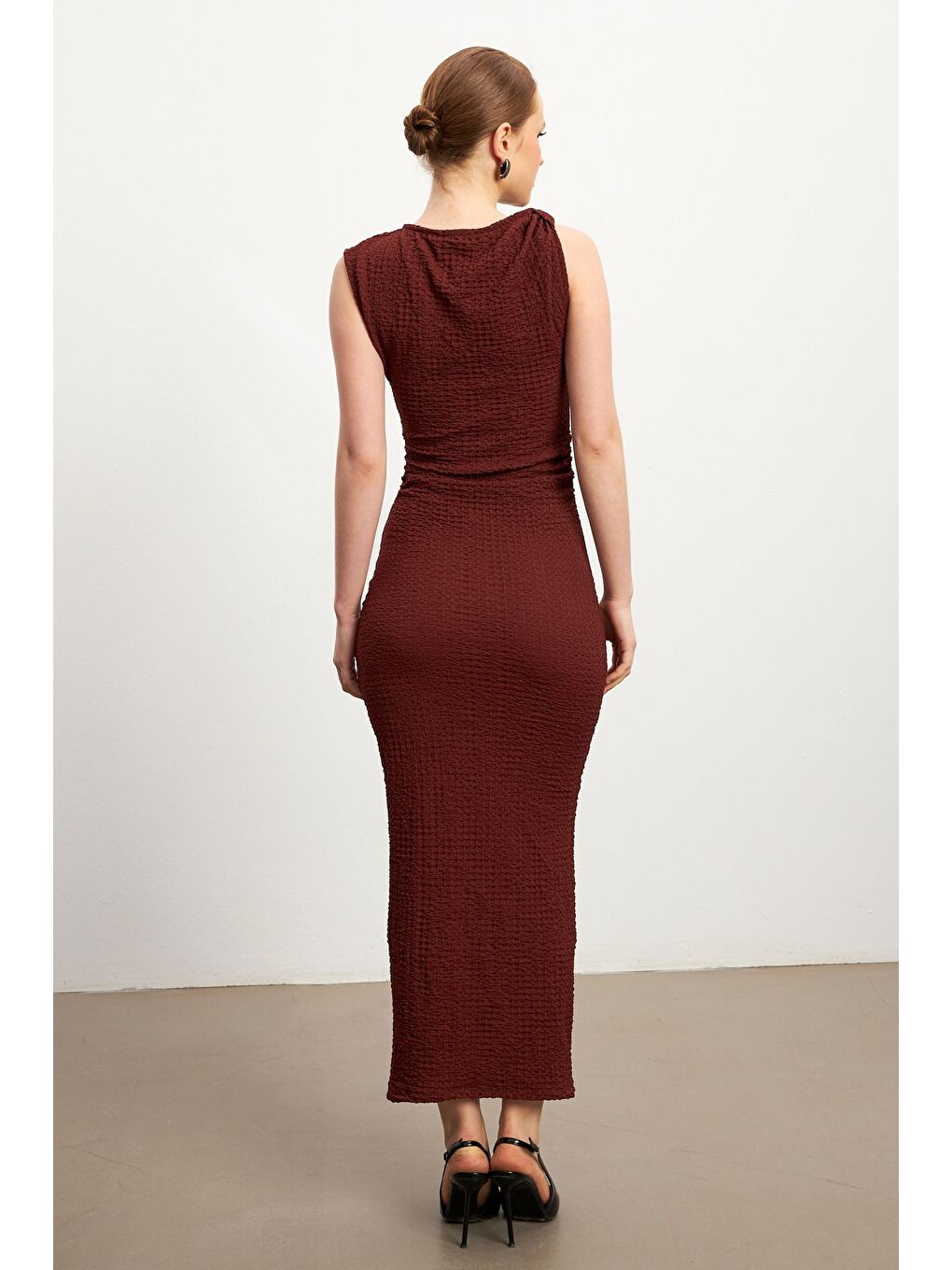 Bordo Omuz Detaylı Bel Büzgülü Bürümcük Elbise-6