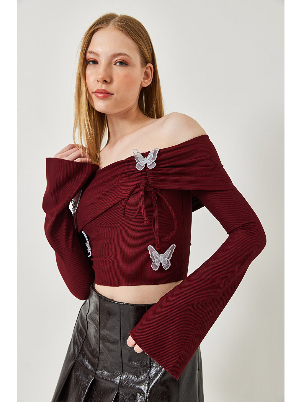 Bordo Kadın Madonna Yaka Kelebek Detaylı Bluz-4