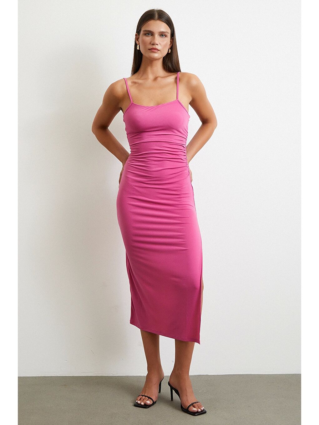 Yanı Büzgülü Askılı Elbise Yırtmaçlı Pembe-2