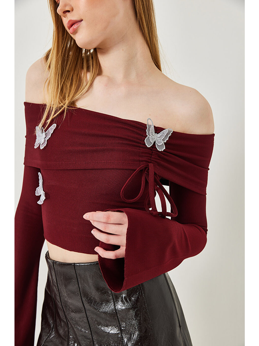 Bordo Kadın Madonna Yaka Kelebek Detaylı Bluz-5