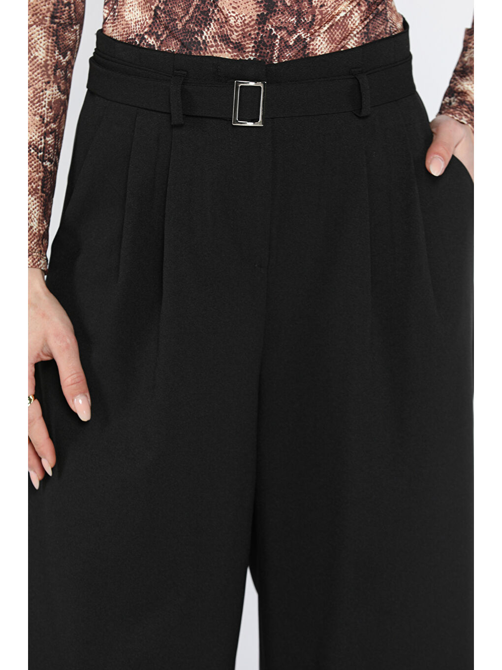 Siyah Kadın Yüksek Bel Kemer Detaylı Pileli Pantolon-2