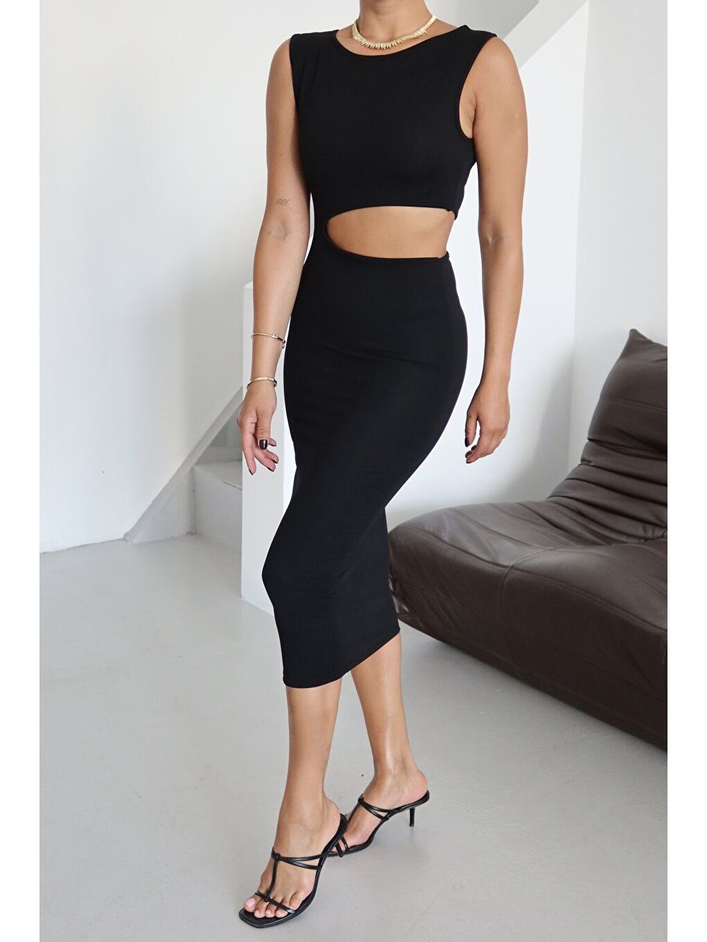 Kadın Siyah Kolsuz Bel Pencere Detaylı Midi Boy Elbise-1