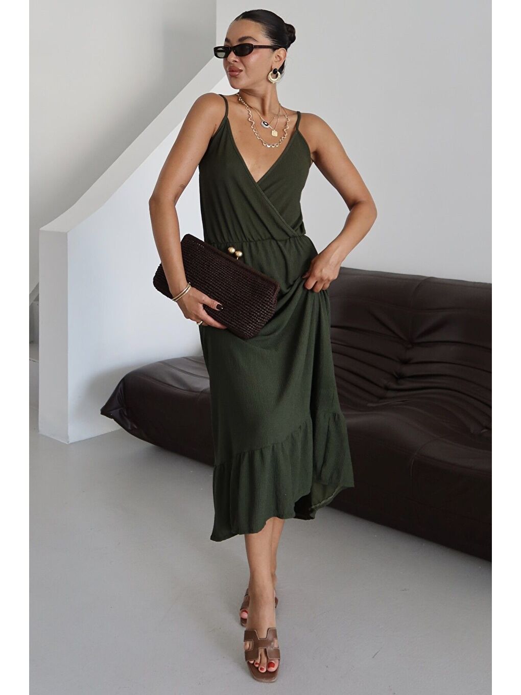 Kadın Koyu Haki Yeşil Askılı Kruvaze Maxi Boy Krinkıl Elbise