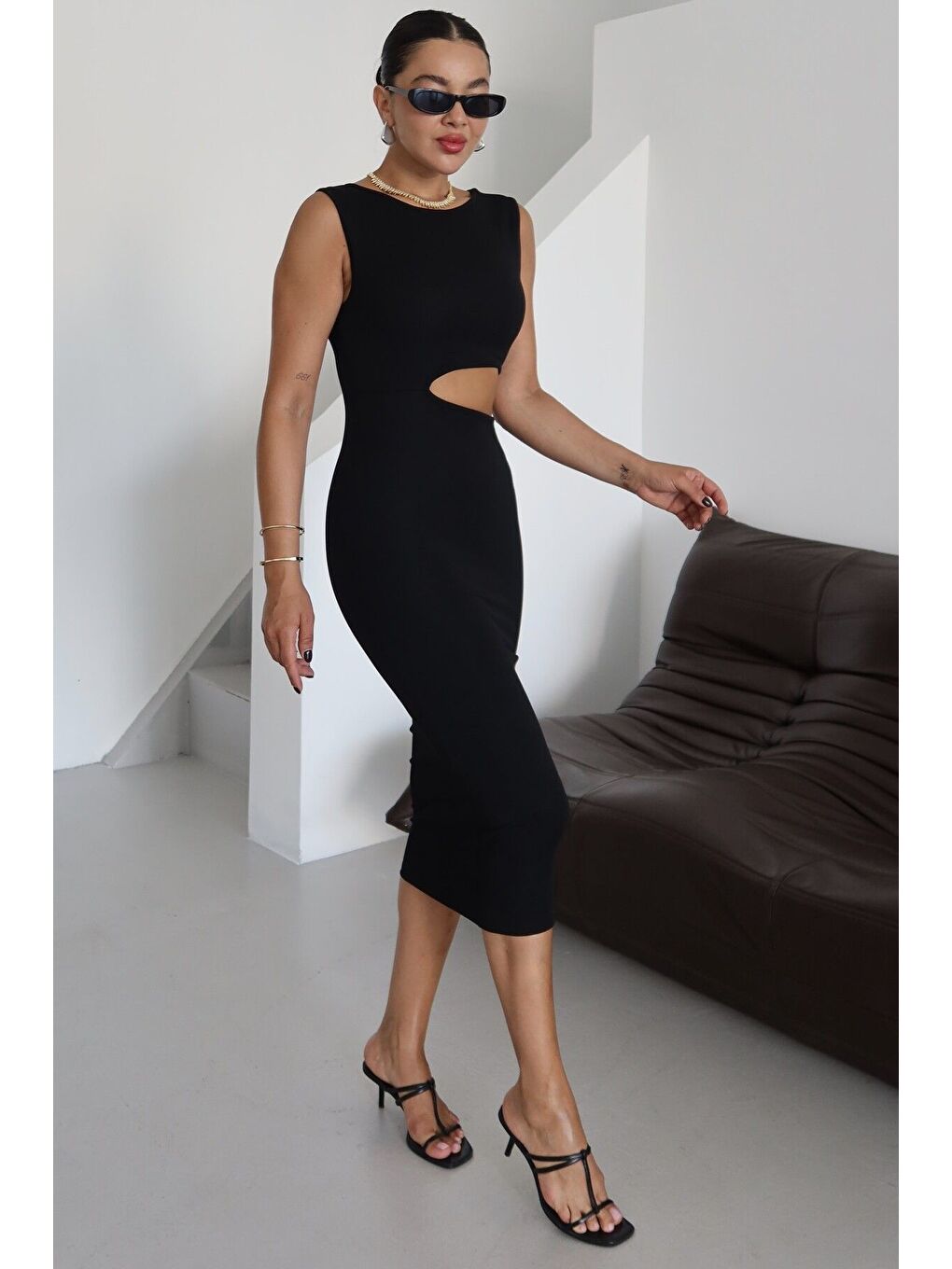 Kadın Siyah Kolsuz Bel Pencere Detaylı Midi Boy Elbise-4