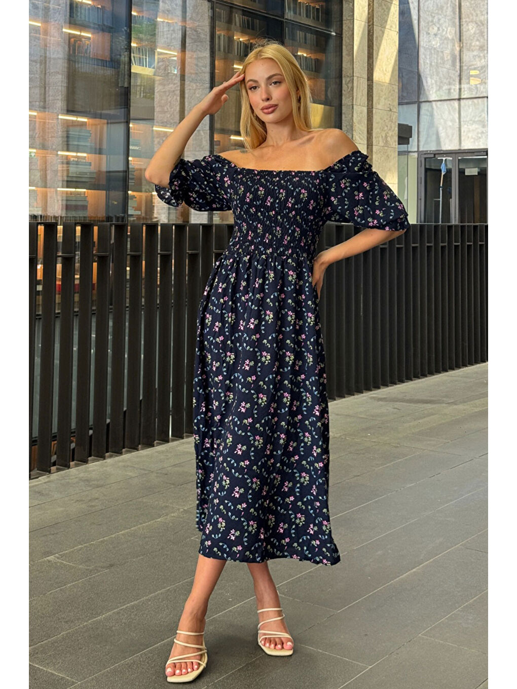 Kare Yaka Beli Gipeli Çiçek Desenli Elbise Lacivert-1