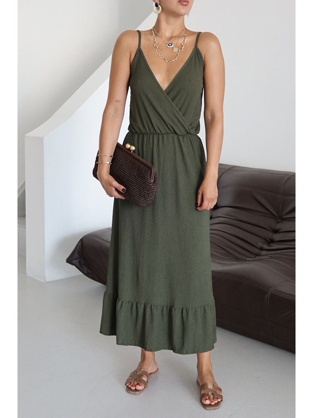 Kadın Koyu Haki Yeşil Askılı Kruvaze Maxi Boy Krinkıl Elbise-2