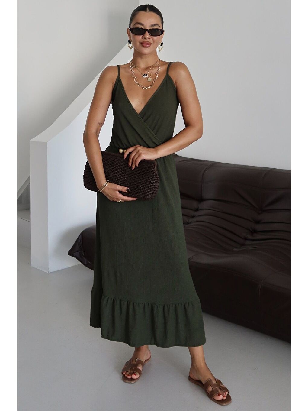 Kadın Koyu Haki Yeşil Askılı Kruvaze Maxi Boy Krinkıl Elbise-6
