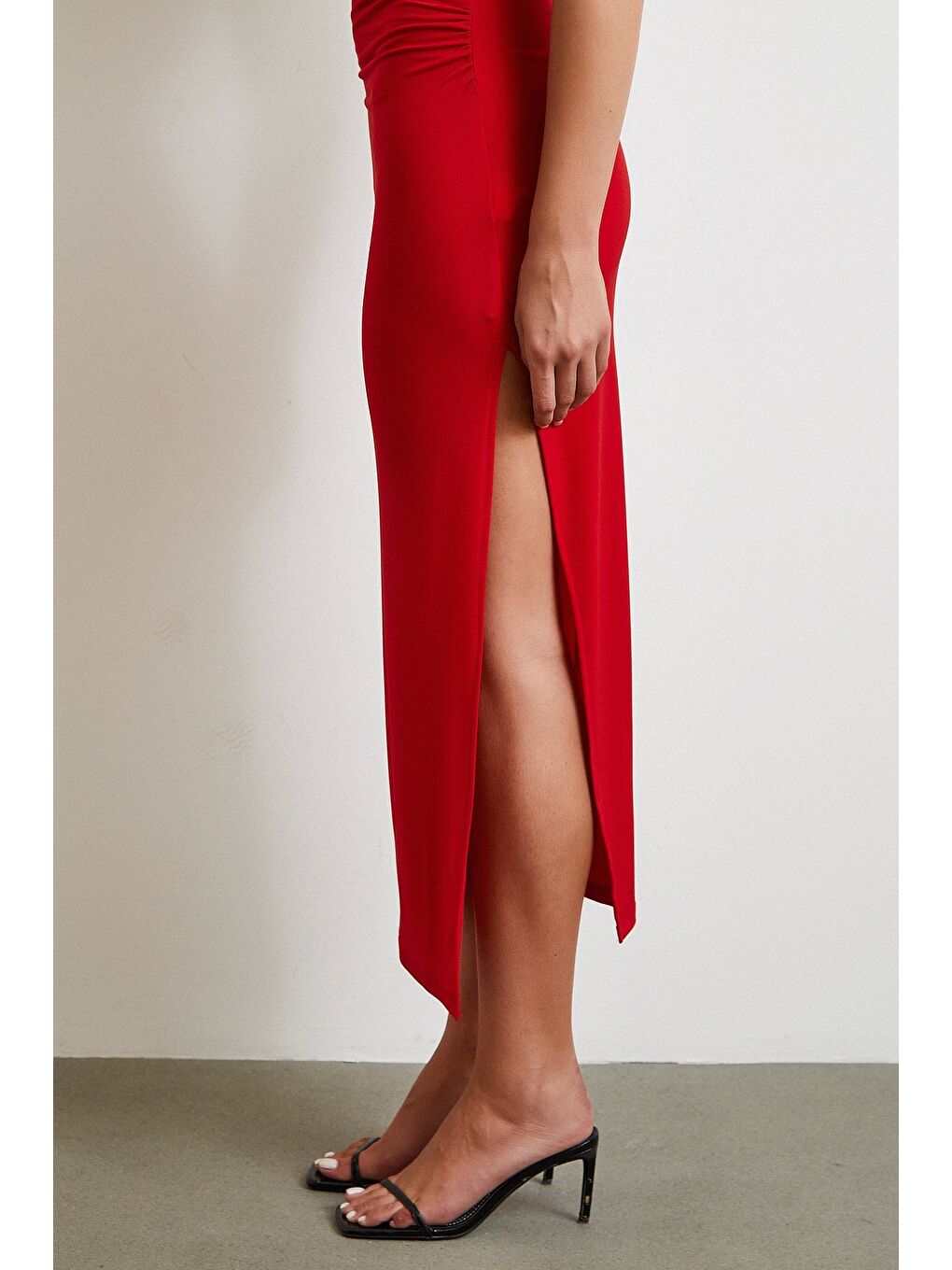 Yanı Büzgülü Askılı Elbise Yırtmaçlı Kırmızı-4