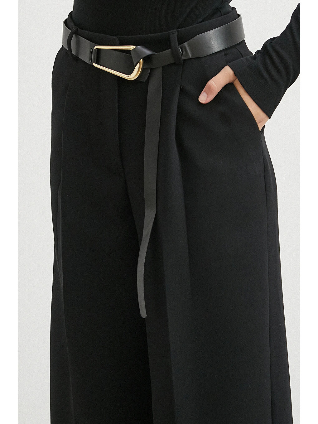 Deri Kemerli Geniş Paça Pantolon Siyah-4