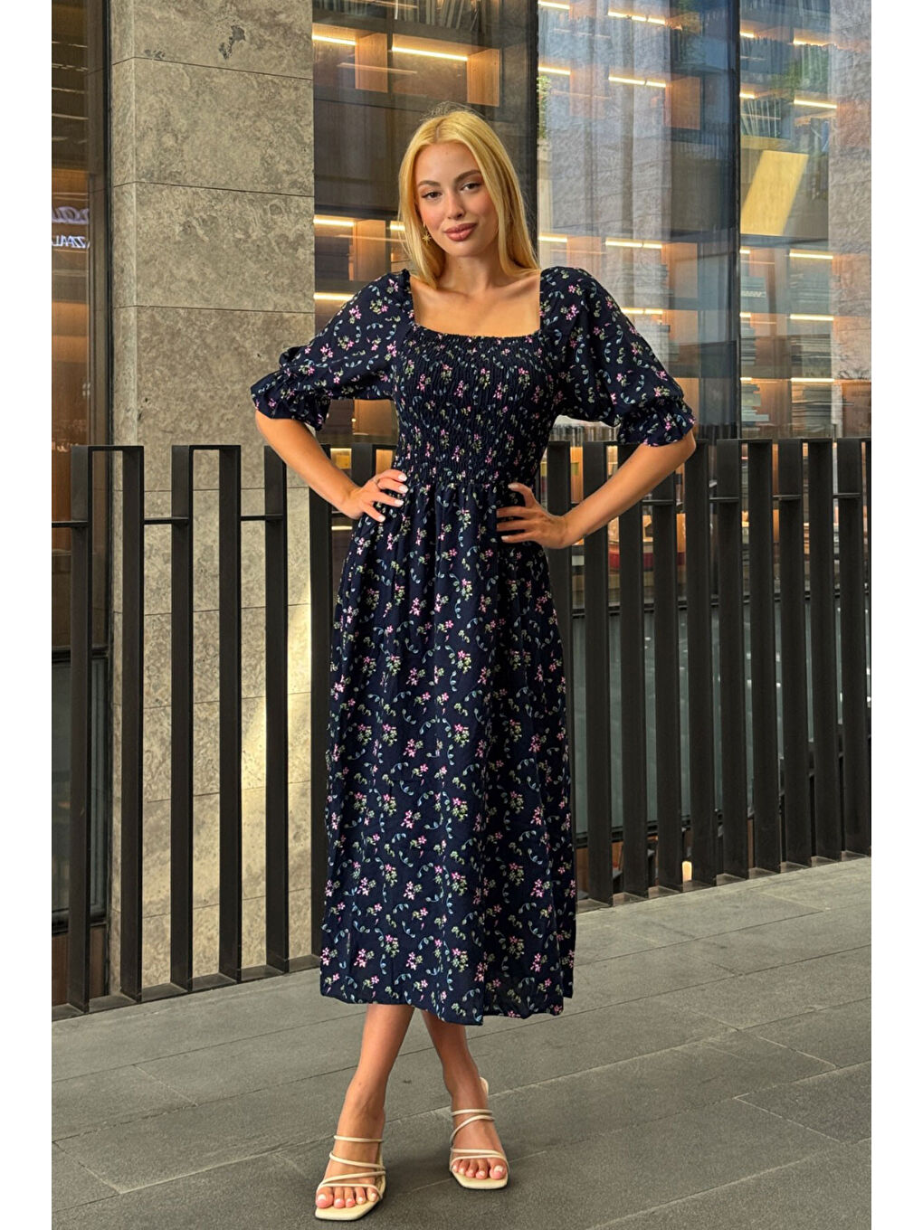 Kare Yaka Beli Gipeli Çiçek Desenli Elbise Lacivert-2